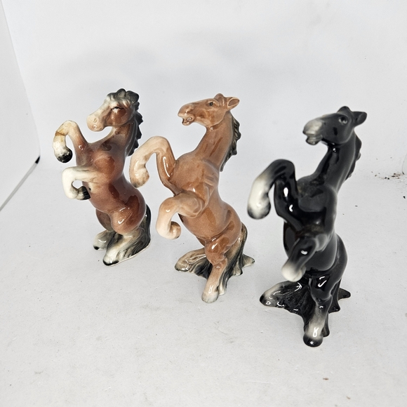 Vintage Black Stallion Ceramic Rearing Up On Hind Legs Approx 4 1/2” Japan? Used - Picture 1 of 12